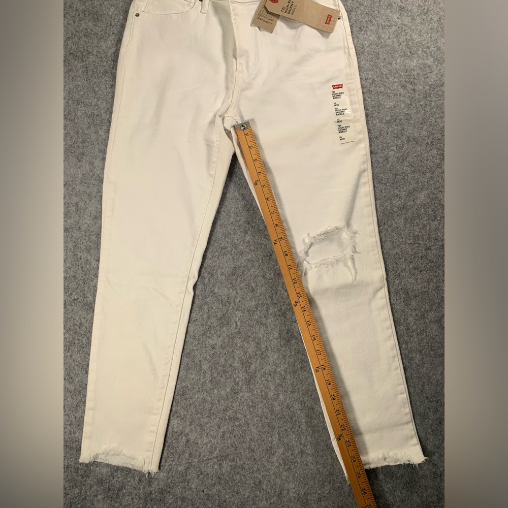 Levi's Classic Cream Jeans - Picture 10 of 16